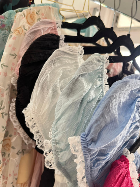 Summer Short Sleeves Lace Detail Middle Slit Crop Tops
